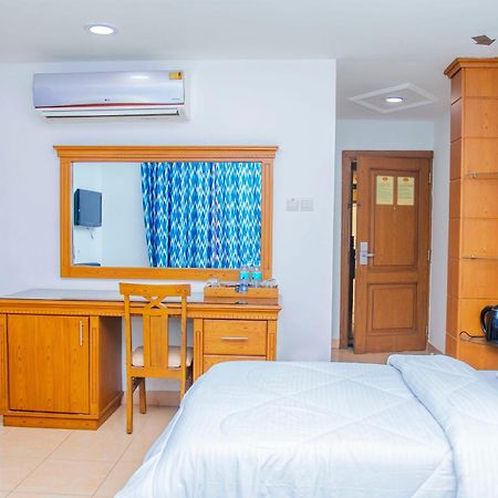 Sleep Inn Hotel - City Centre Дар-эс-Саламе Экстерьер фото